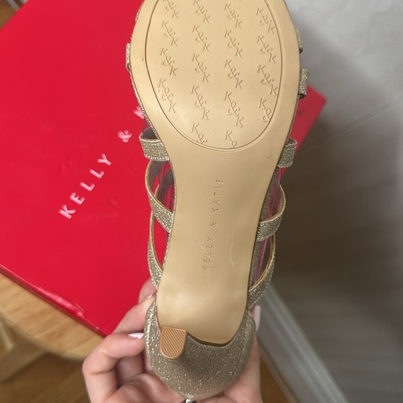 🌈🌻 🆕 KELLY & KATIE Gold Strappy Heels with Geometric Design SIZE 7.5 NIB - Picture 6 of 8